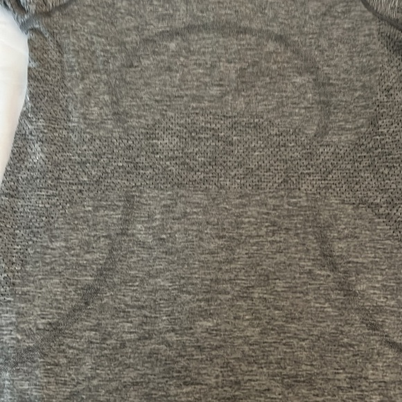 Lululemon swiftly tech short sleeve shirt hip length - Picture 2 of 6